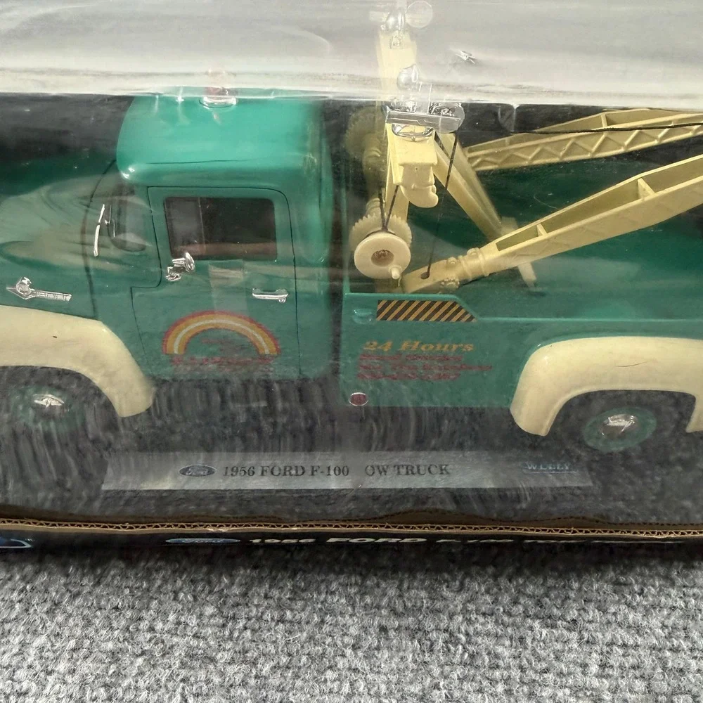Welly 1956 Ford F-100 Tow Truck 1:18 Green Diecast Metal Collectible